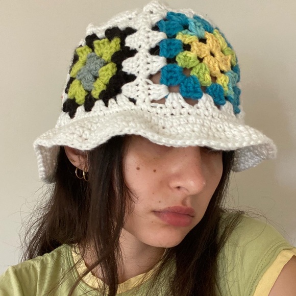 Crochet bucket hat - Picture 2 of 5